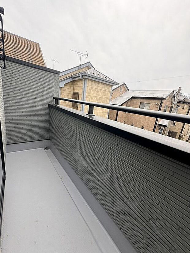 季節の変化や天気の良い日には、バルコニーでの時間が心地よく、気分をリフレッシュさせることができます。