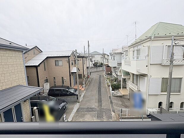 窓からの眺望です。実際に現地で眺望もご確認ください。