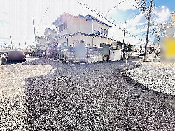 周辺は住宅が建ち並ぶ閑静な住宅街です。