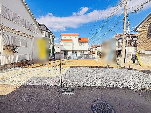 現地ご見学の際、スタッフが様々なご質問に対応いたします、周辺環境、前面道路、建築可能な建物について、ぜひご相談ください。