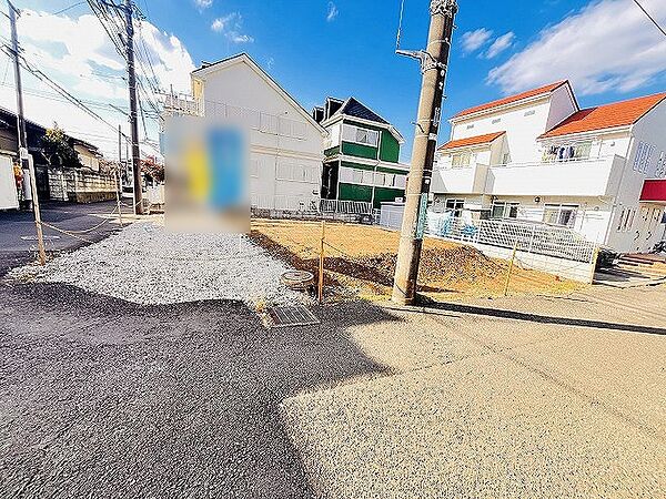 土地物件にはご確認頂くポイントがたくさんございます、土地だけのご見学の際もご遠慮せず、ぜひお気軽に担当スタッフにお申しつけくださいませ。