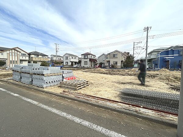 土地物件にはご確認頂くポイントがたくさんございます、土地だけのご見学の際もご遠慮せず、ぜひお気軽に担当スタッフにお申しつけくださいませ。