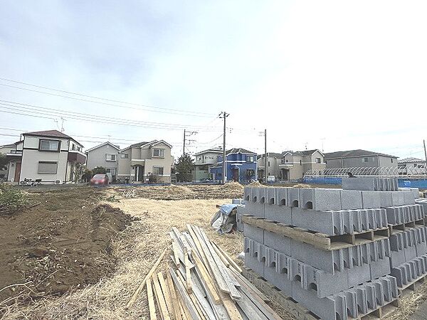 土地物件にはご確認頂くポイントがたくさんございます、土地だけのご見学の際もご遠慮せず、ぜひお気軽に担当スタッフにお申しつけくださいませ。
