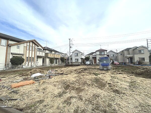 現地ご見学の際、スタッフが様々なご質問に対応いたします、周辺環境、前面道路、建築可能な建物について、ぜひご相談ください。