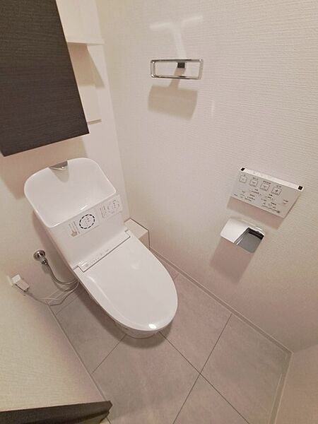 トイレにはウォシュレット機能を標準装備。