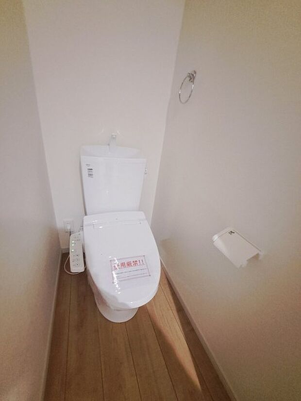 トイレにはウォシュレット機能を標準装備。