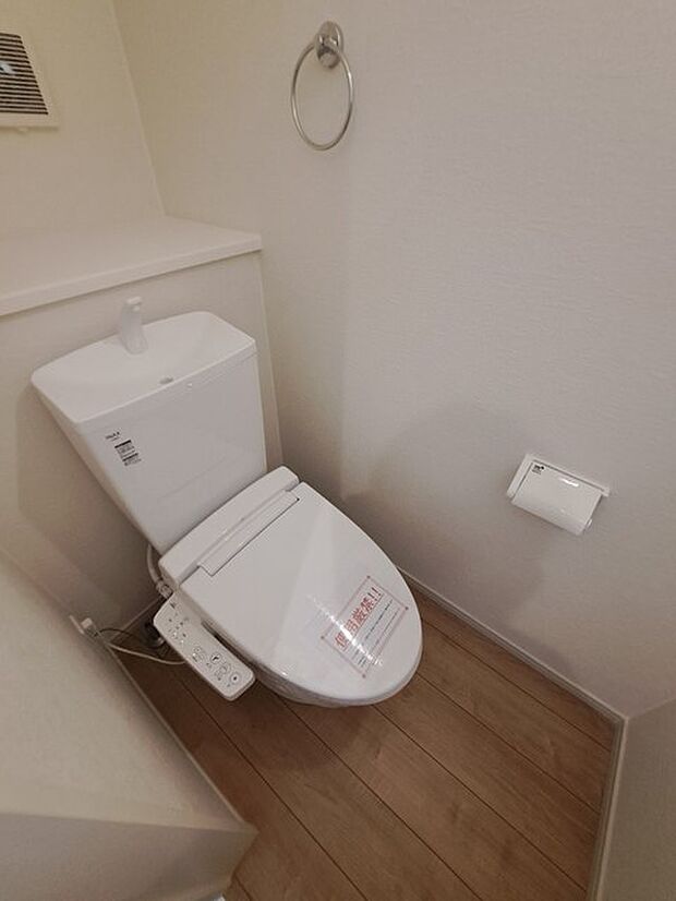 トイレにはウォシュレット機能を標準装備。