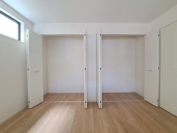 各お部屋に収納が設置されています。