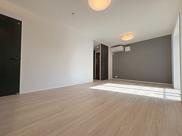 家族みんなが集まるリビング。広さを重視した家族全員が集まれるリビングは、住む上で大事な空間になります。 