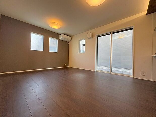 家族みんなが集まるリビング。広さを重視した家族全員が集まれるリビングは、住む上で大事な空間になります。