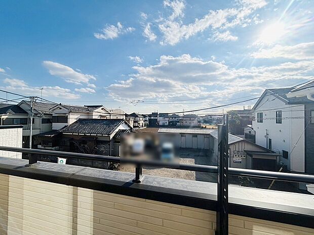 窓からの眺望です。実際に現地で眺望もご確認ください。