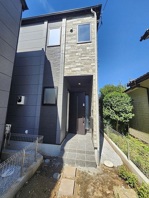 建物が完成しましたので室内のご見学予約スタート。当日のご見学予約も大歓迎です。お気軽にご連絡ください。エステート白馬国分寺店は火曜水曜も営業しております。