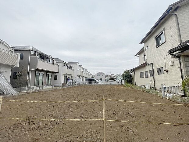 現在建物を建築中です、建築中の物件については現地確認の他、同施工会社の完成施工例のご案内、担当者のプレゼンテーションにてご検討ください。適切なご検討の方法をご説明させて頂きます。 