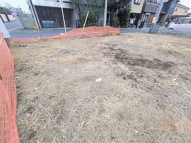 現地ご見学の際、スタッフが様々なご質問に対応いたします、周辺環境、前面道路、建築可能な建物について、ぜひご相談ください。