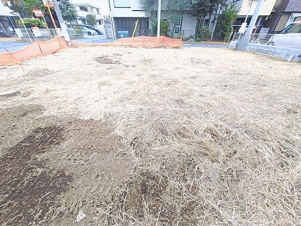 建築条件なしの敷地。弊社グループ「白馬建設」にて建物プランをご提案できます。実際の陽当たりやサイズ感を現地でお確かめください。  