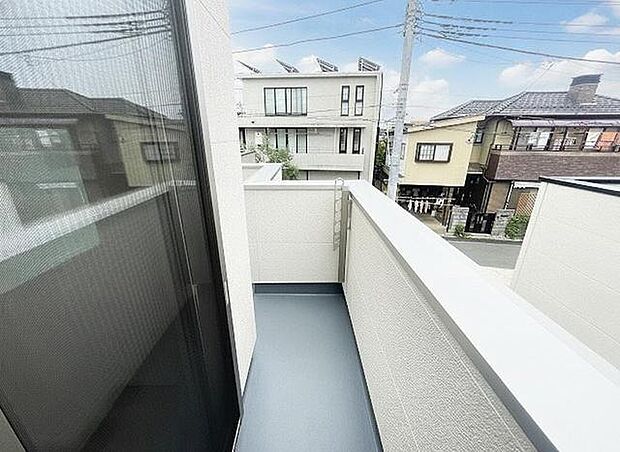 季節の変化や天気の良い日には、バルコニーでの時間が心地よく、気分をリフレッシュさせることができます。