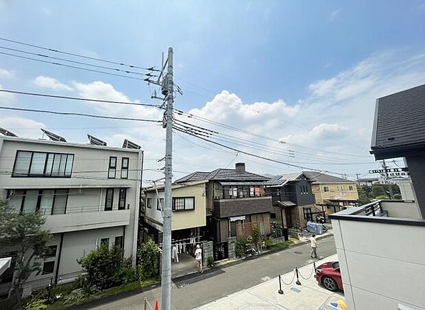 窓からの眺望です。実際に現地で眺望もご確認ください。
