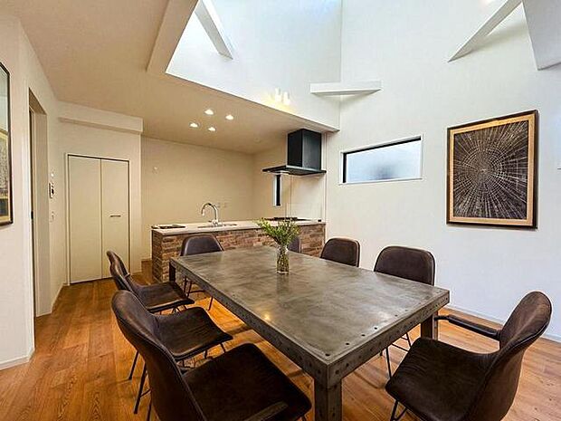 本画像はCGで作成しており、実際に現地に家具は置かれておりません。また、価格に家具は含まれておりません。 