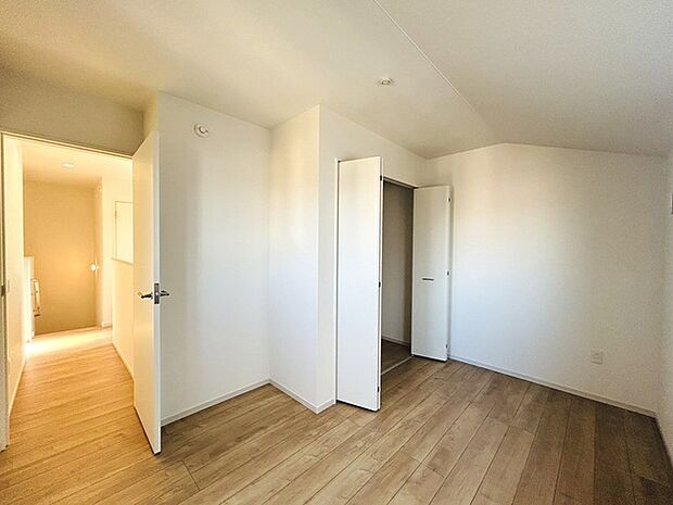 周辺のエリアで他にも沢山売りに出ている物件があります。インターネット掲載前の情報などもありますのでお気軽にお問合せください。まとめてご見学できます。 