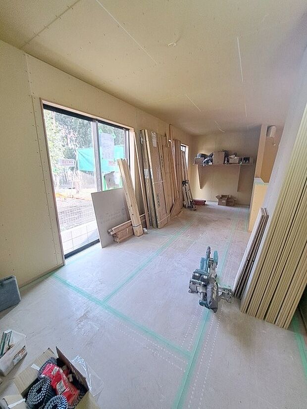 家族みんなが集まるリビング。広さを重視した家族全員が集まれるリビングは、住む上で大事な空間になります。