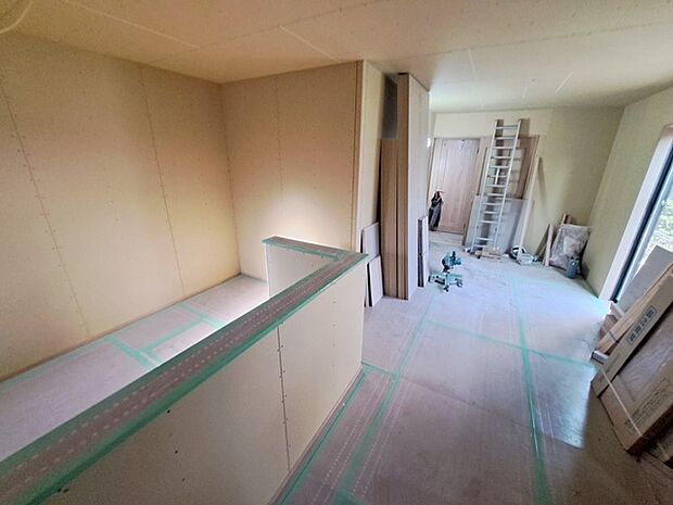 お料理をしながらリビングの家族やゲストとの会話が楽しめるカウンタータイプのキッチン。毎日のお料理を楽しく快適に。