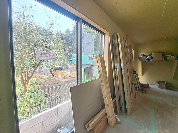 窓からの眺望です。実際に現地で眺望もご確認ください。 