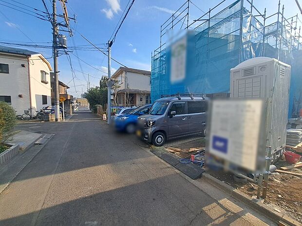 安心して暮らすことのできる住宅街。　住宅地の道路は一般に交通量が少なく車などの騒音が少ないため、住民にとって静かな生活環境が提供されます。 