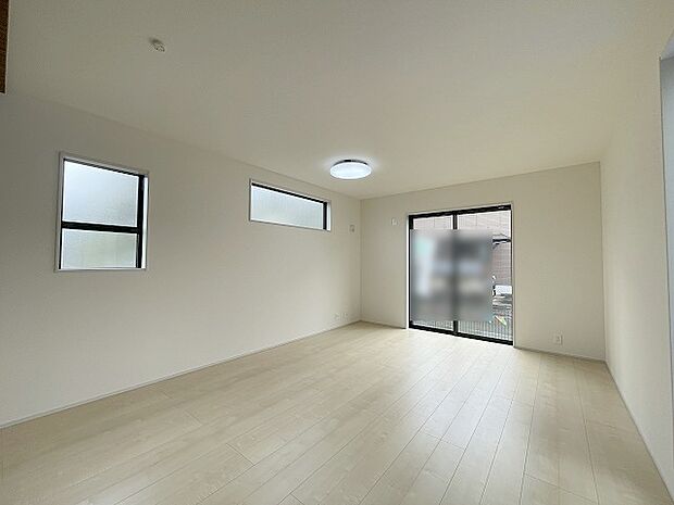 家族みんなが集まるリビング。広さを重視した家族全員が集まれるリビングは、住む上で大事な空間になります。