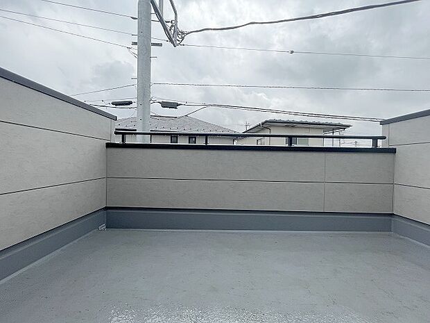 季節の変化や天気の良い日には、バルコニーでの時間が心地よく、気分をリフレッシュさせることができます。