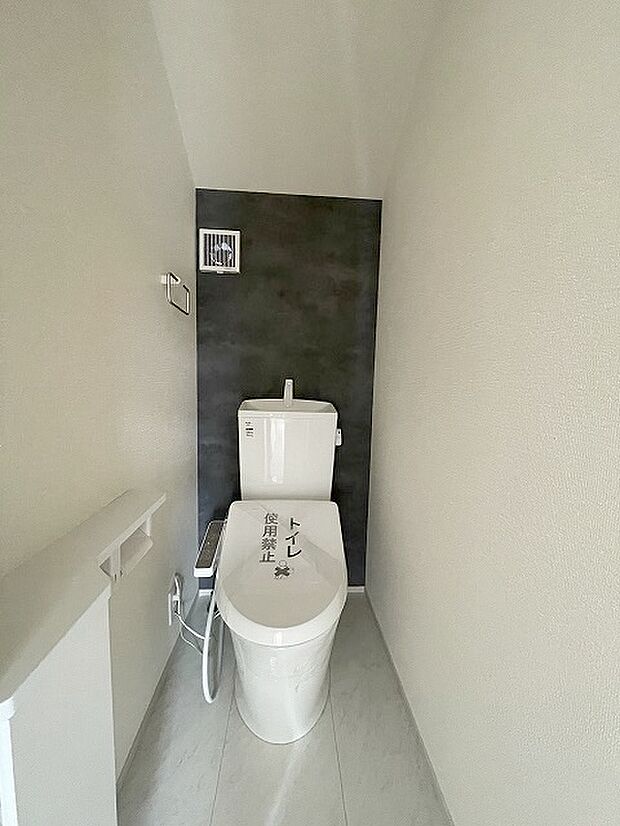 トイレにはウォシュレット機能を標準装備。