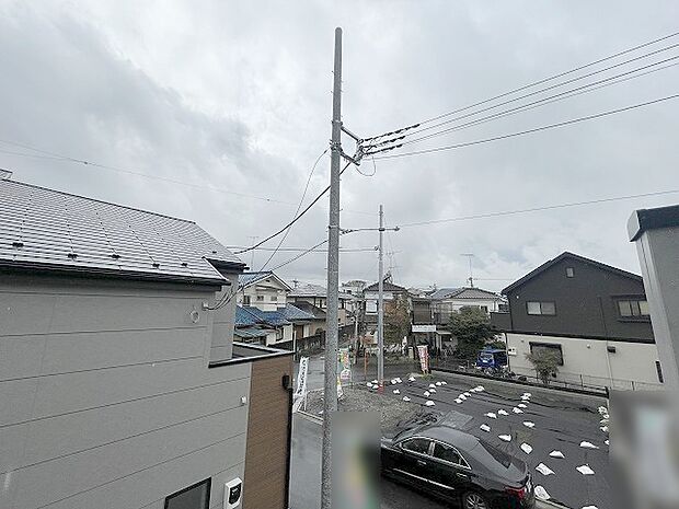 窓からの眺望です。実際に現地で眺望もご確認ください。