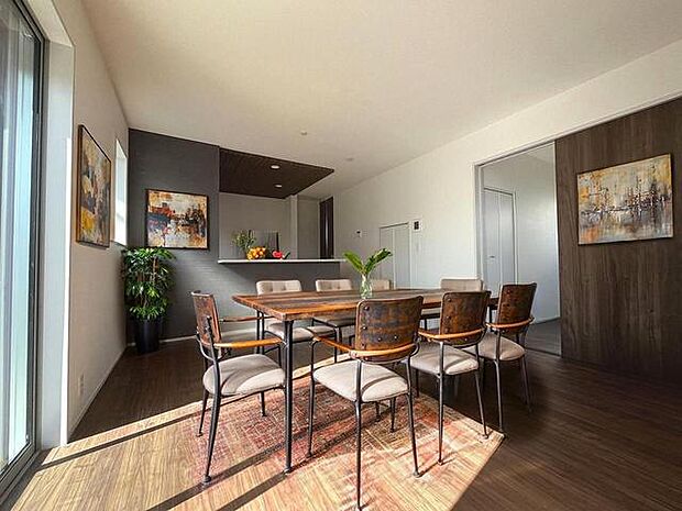 本画像はCGで作成しており、実際に現地に家具は置かれておりません。また、価格に家具は含まれておりません。