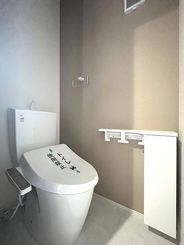 トイレにはウォシュレット機能を標準装備。