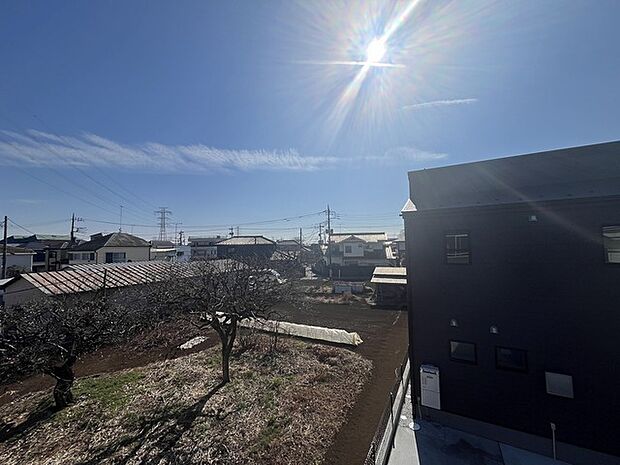 窓からの眺望です。実際に現地で眺望もご確認ください。