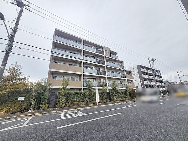 周辺のエリアで他にも沢山売りに出ている物件があります。インターネット掲載前の情報などもありますのでお気軽にお問合せください。まとめてご見学できます。
