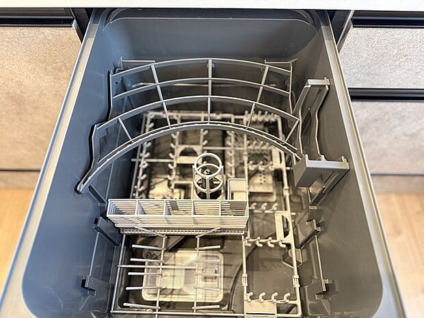 毎日の家事をサポートしてくれる食洗器も標準に装備。ちょっと嬉しい設備です