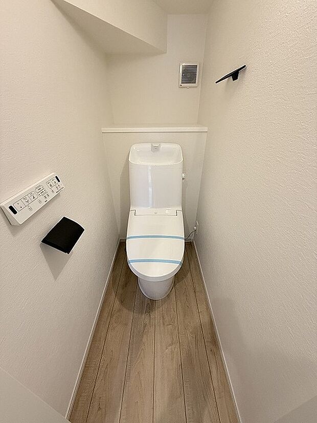 トイレにはウォシュレット機能を標準装備。