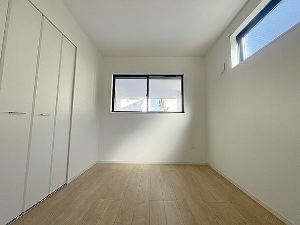 各お部屋に収納が設置されています。
