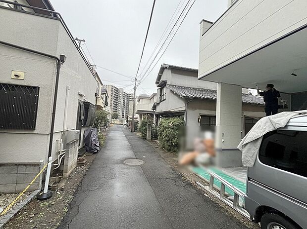 周辺は住宅が建ち並ぶ閑静な住宅街です。 