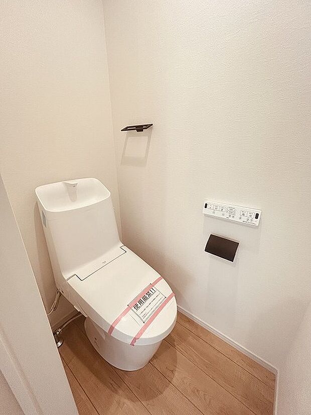 トイレにはウォシュレット機能を標準装備。