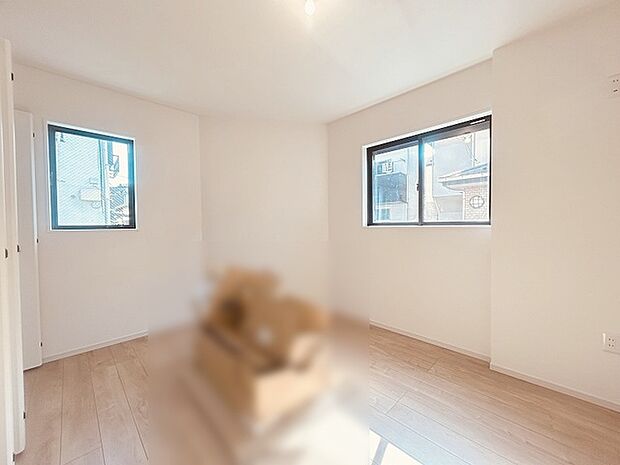 スマートなデザインと賢い収納が生活を快適にします。広々とした雰囲気を演出する工夫が施され、生活空間の魅力を引き出します。