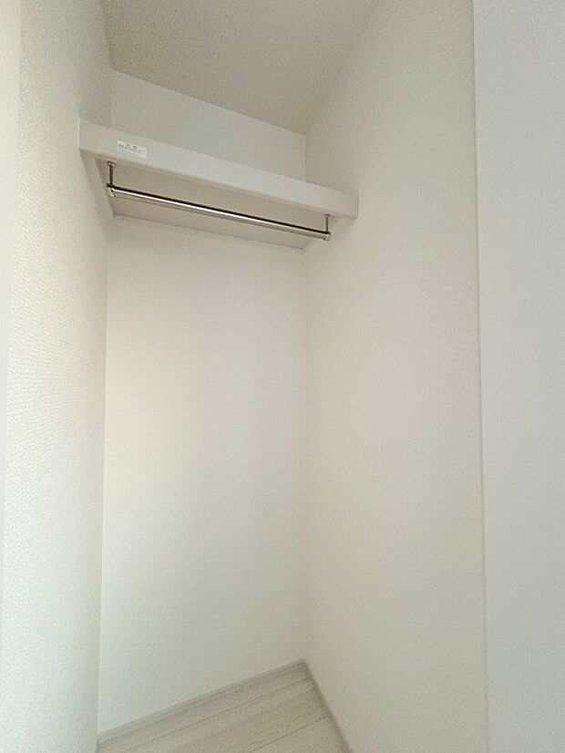 各所に効率的に配置された収納スペースがあり、日常のモノをすっきりと収納できます。