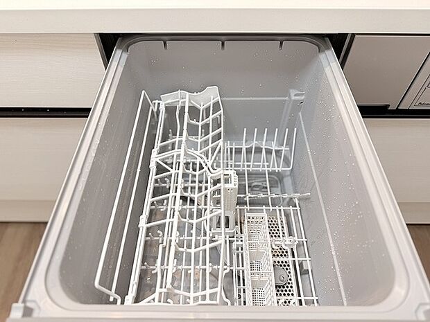 毎日の家事をサポートしてくれる食洗器も標準に装備。ちょっと嬉しい設備です