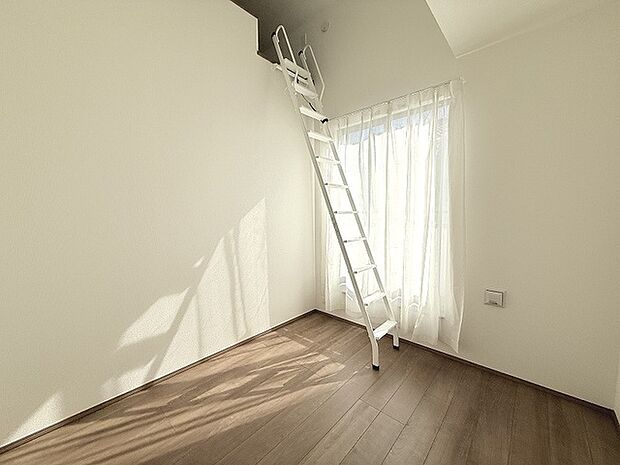 実際に室内をご見学頂くと生活のイメージが広がると思います。家具を置いたイメージや窓からの景色など。周辺で販売に出している物件も一緒にまとめてご見学頂き、比較する事もできます。