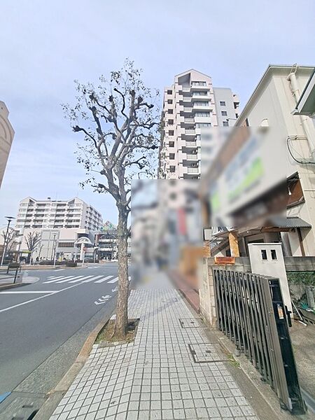 街並みに馴染む落ち着いた佇まい
