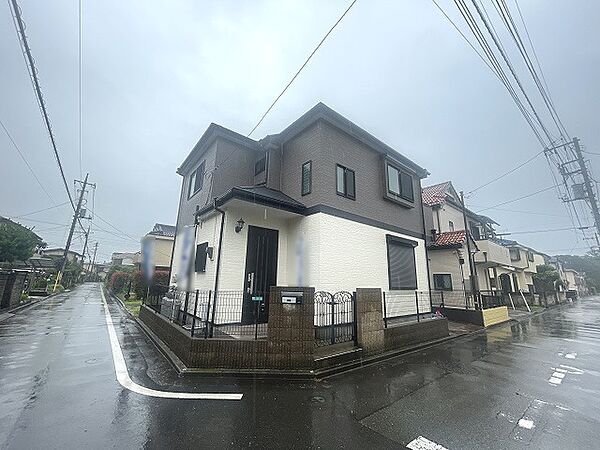 周辺は住宅が建ち並ぶ閑静な住宅街です。
