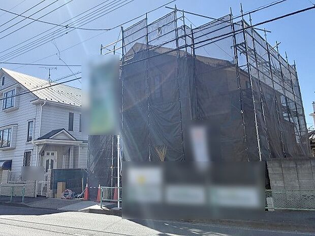 現在建物を建築中です、建築中の物件については現地確認の他、同施工会社の完成施工例のご案内、担当者のプレゼンテーションにてご検討ください。適切なご検討の方法をご説明させて頂きます。