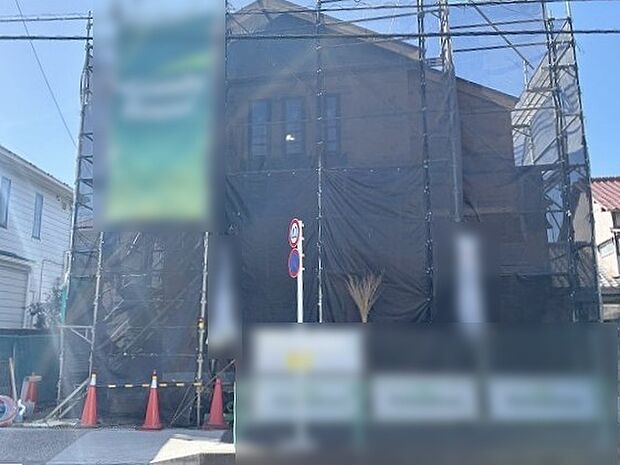 現在建物を建築中です、建築中の物件については現地確認の他、同施工会社の完成施工例のご案内、担当者のプレゼンテーションにてご検討ください。適切なご検討の方法をご説明させて頂きます。 