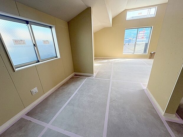 家族みんなが集まるリビング。広さを重視した家族全員が集まれるリビングは、住む上で大事な空間になります。