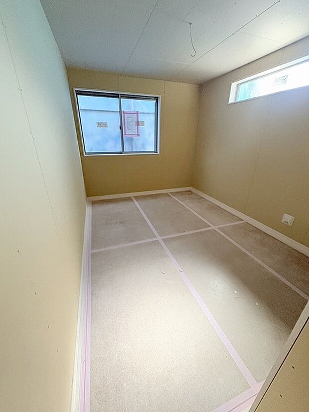 スマートなデザインと賢い収納が生活を快適にします。広々とした雰囲気を演出する工夫が施され、生活空間の魅力を引き出します。